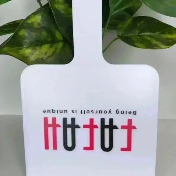 Gorgeous Hand Mirror - Picture 5 of 8